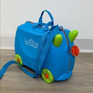 TRUNKI kids ride-on suitcase